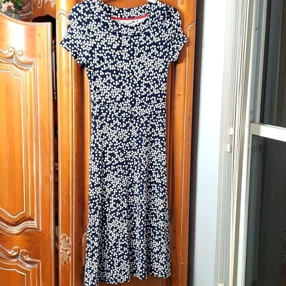 BODEN, navy blue dress with white geometric design. Size 6. Waist band. Short sl - Picture 1 of 10
